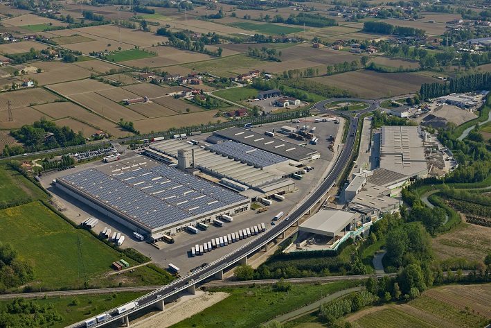 PARTNERSHIP TRA CAB LOG E COSTANTIN: SI VA VERSO LO STOP AL DIESEL, I CAMION RIFORNITI DI HVO

